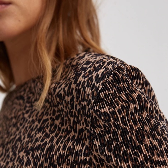 THE FIFTH LABEL Top Leopard S/S Strtch Permanent Pleated Poly NWT L 12 - Picture 3 of 7